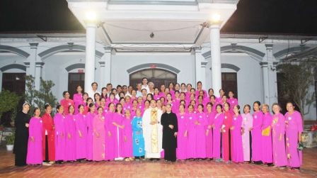 Thánh lễ gia nhập Hội Tín Hữu Mến Thánh Giá và Cam kết tạm lần đầu tại Giáo xứ Thanh Uyên