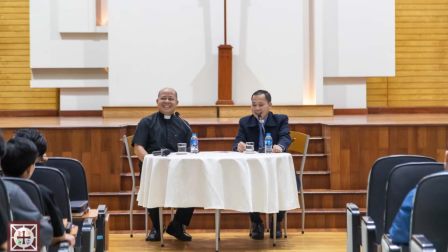 Cha Giuse Trần Quý Tuần chia sẻ kinh nghiệm mục vụ với quý Thầy Chủng Sinh