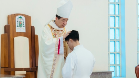 Giáo phận Hưng Hóa: Thánh lễ truyền chức Phó tế - Con Người đến để phục vụ