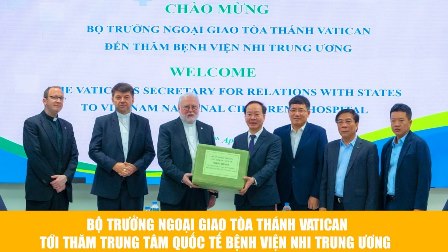 Bộ trưởng Ngoại giao Tòa Thánh Vatican thăm Trung tâm quốc tế – Bệnh viện Nhi Trung ương tại Hà Nội