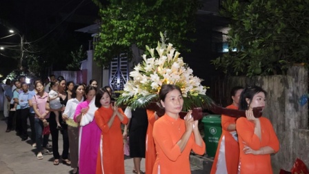 Rước kiệu, dâng hoa kính Đức Mẹ - Mừng lễ Chúa Thánh Thần hiện xuống tại giáo họ Phúc Đức