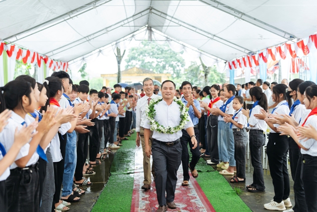 Cộng đoàn hân hoàn chào đón cha tân chính xứ Giuse 