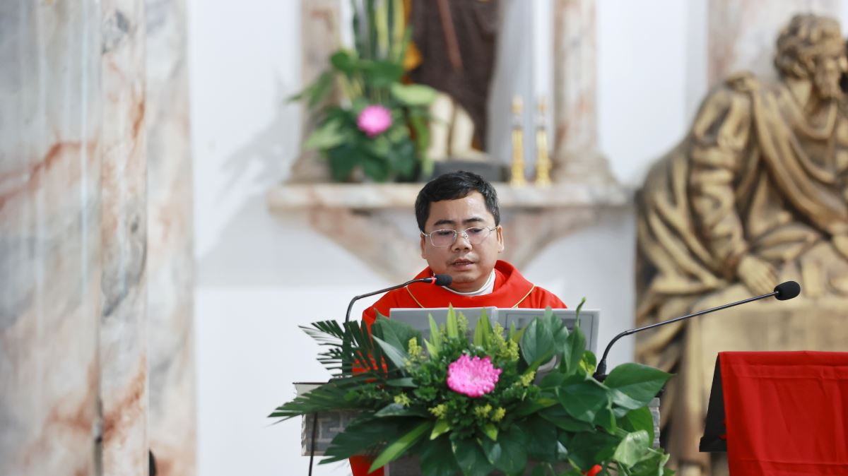Cha Giuse Nguyễn Trung Thông giảng lễ
