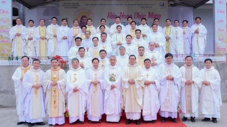 Thánh lễ nhậm chức của Cha Phanxicô Xaviê Nguyễn Văn Thái - tân chính xứ Lã Hoàng