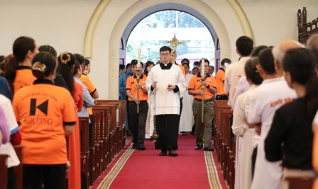 Cộng Đoàn Khôi Bình Hưng Hóa Hành Hương Năm Thánh Tại Nhà Thờ Chính Tòa Sơn Lộc