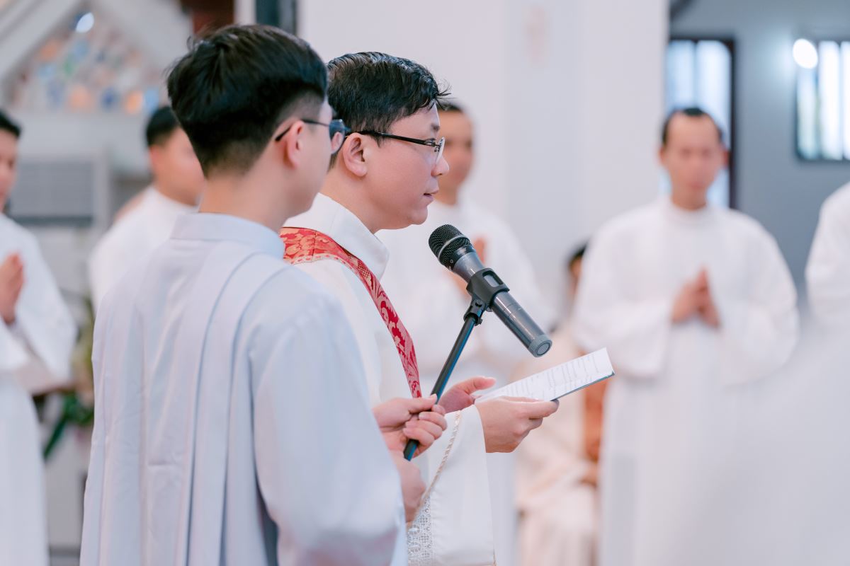 Đức cha phụ tá tân cử Phaolô ngỏ lời thỉnh nguyện và trả lời thẩm vấn của Đức Giám mục