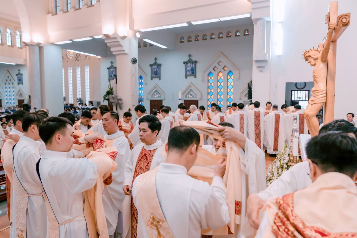 Mặc phẩm phục