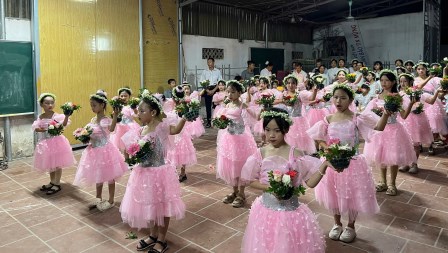 Giáo Họ Liên Sơn – Giáo Xứ Trại Sơn Dâng Hoa Kính Đức Mẹ Tại Giáo Xứ Phú Nghĩa – Ba Vì