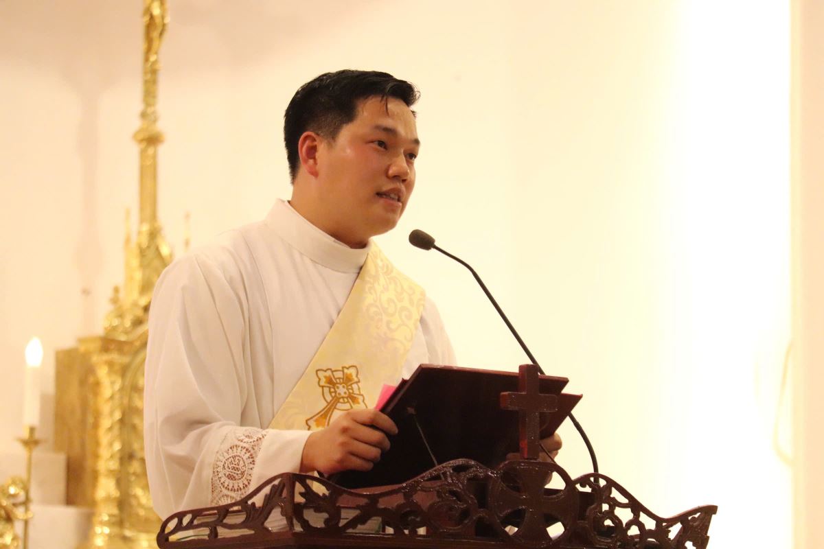 Thầy Phó tế giảng lễ