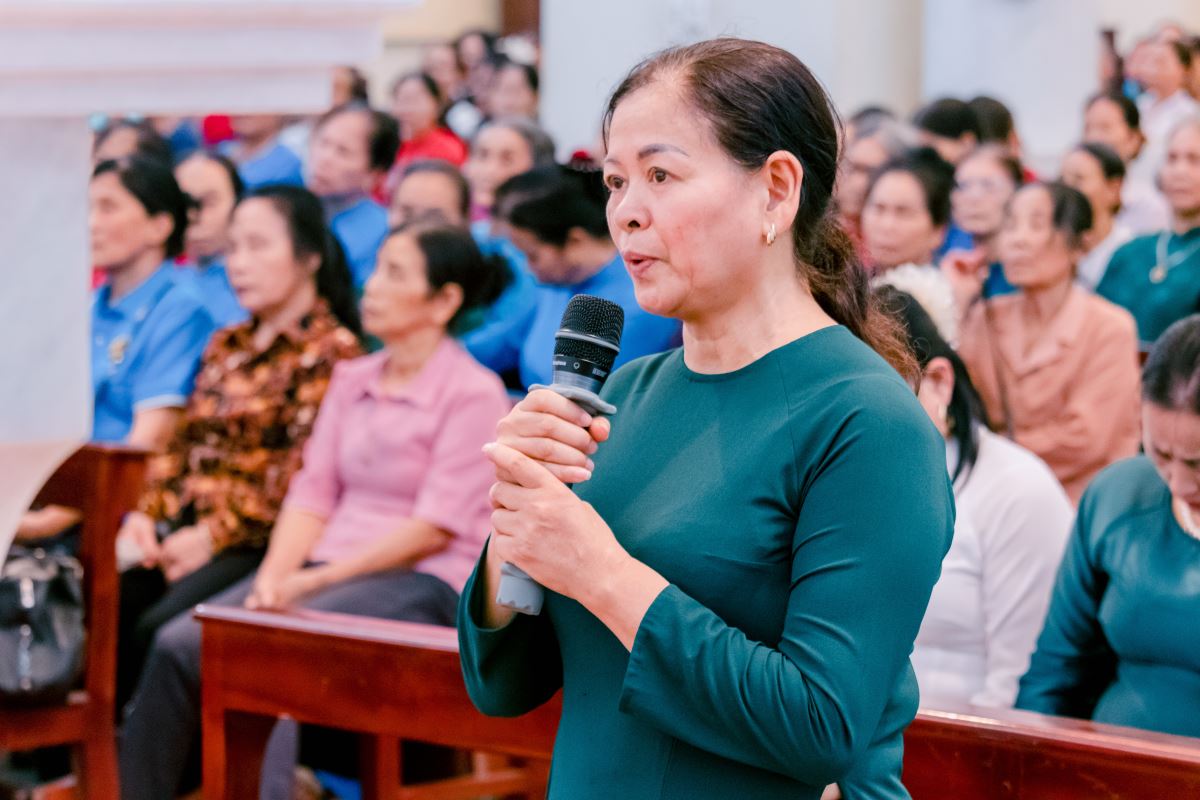 Đại diện cho các hội viên bày tỏ tâm tình tri ân