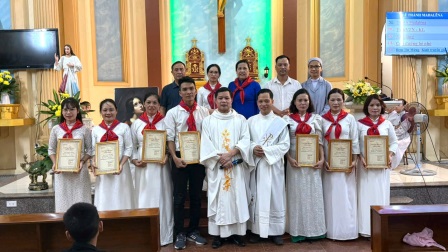 Giáo Lý Viên Giáo Xứ Tân Quang Mừng Lễ Thánh Maria Mađalêna Quan Thầy – Trao Chứng Nhận Sư Phạm Giáo Lý Cấp I