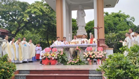 Liên huynh đoàn Đaminh giáo hạt Đông Nam Phú Thọ hành hương Năm Thánh tại nhà thờ Hà Thạch