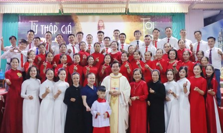 Ca Đoàn Chuẩn Xứ Ba Đông Mừng Lễ Quan Thầy Kính Thánh Têrêsa Hài Đồng Giêsu