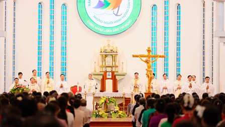 Hội Mân Côi Giáo Phận Hưng Hóa Hành Hương Năm Thánh Tại Nhà Thờ Chính Tòa Sơn Lộc