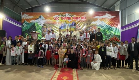 Thánh Lễ ban Các Bí Tích Khai Tâm Kitô giáo cho 89 dự tòng tại Giáo họ Chiềng Ve – Giáo xứ Mộc Châu