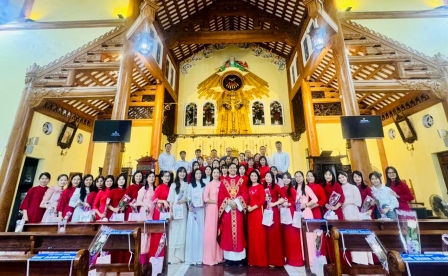 Giáo Xứ Mộc Hoàn: Cung Nghinh Thánh Tích Thánh Tử Đạo Và Thánh Lễ Cầu Nguyện Cho Giới Giáo Chức