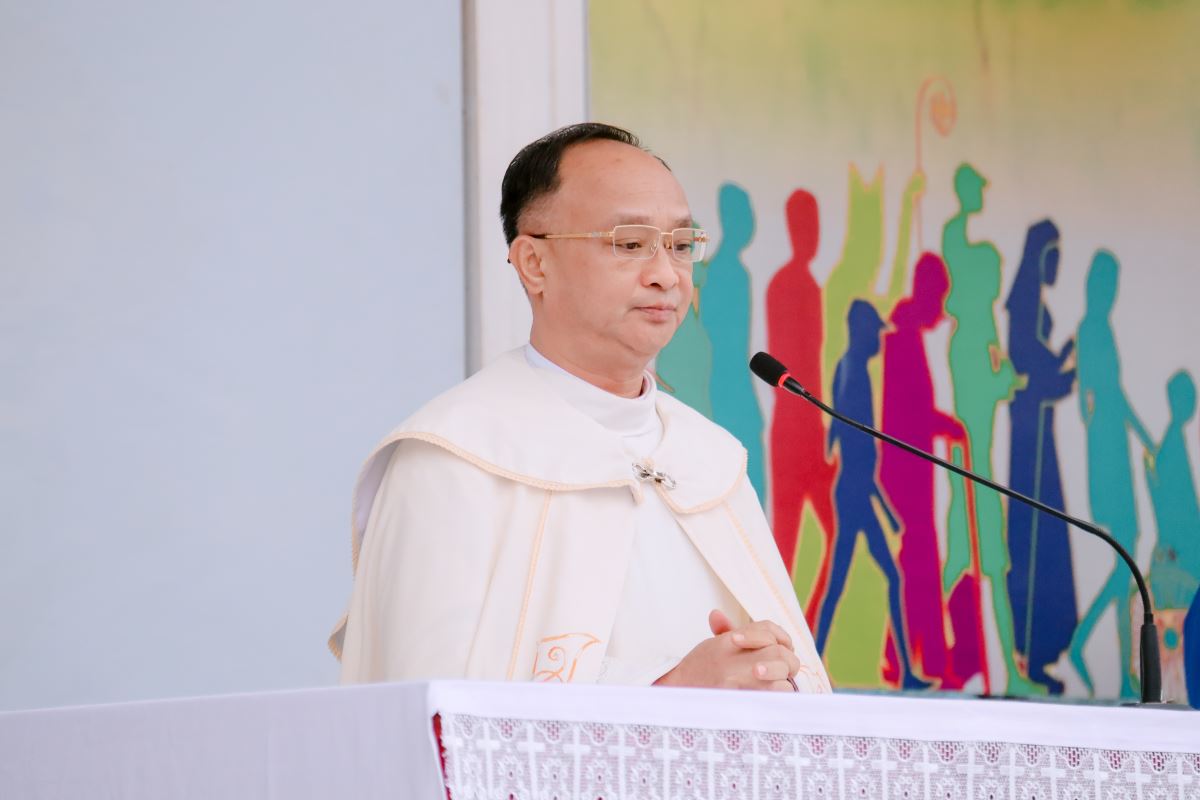 Cha Giuse Nguyễn Hữu Tứ chủ sự nghi thức hành hương