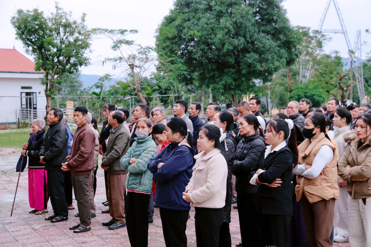 Cộng đoàn tham dự nghi thức hành hương