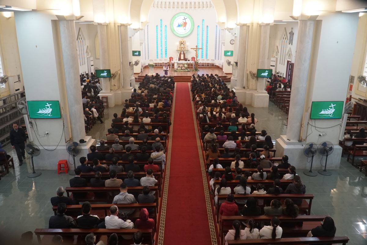 Cộng đoàn lắng nghe chia sẻ