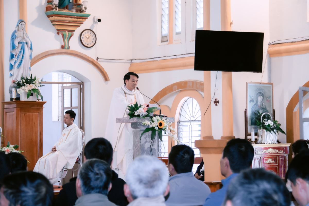 Cha Giuse Đặng Đức Suý giảng lễ