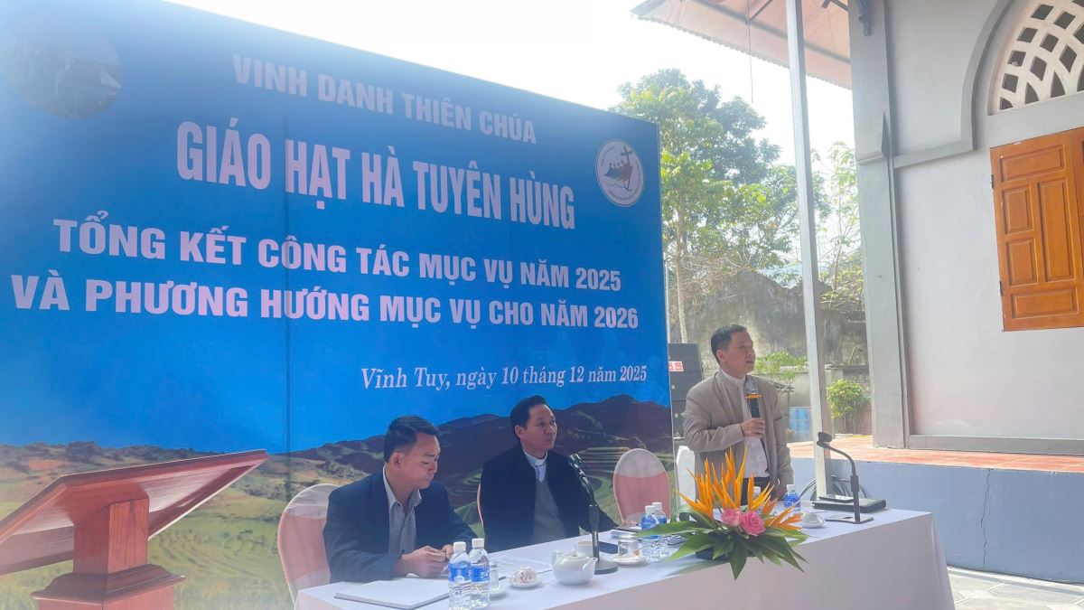 cha Giuse Đỗ Ngọc Tháp – Trưởng Ban Mục vụ Giáo dân đã điều hành Hội nghị