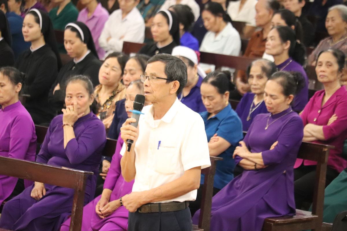 Ông Chủ tịch Hội đồng giáo xứ bày tỏ tâm tình với Cha Phanxicô Xaviê