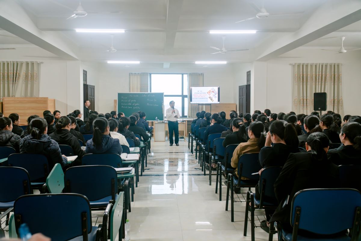 Cha Giuse Má A Cả chia sẻ về những tập tục và điều kiêng kỵ của người H’Mông