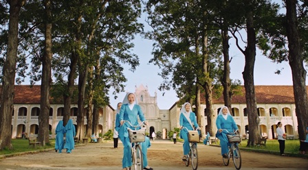 Hẹn Em Ngày Nhật Thực – Khi tình yêu trả con người về với tự do