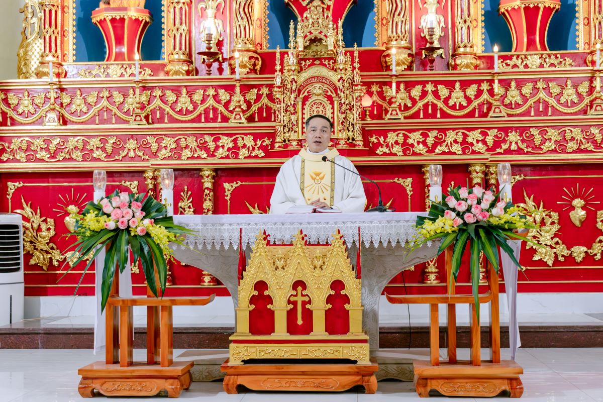 Cha xứ ngỏ lời đầu lễ