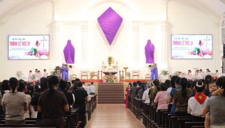 Thánh Lễ Tiệc Ly Tại Giáo Xứ Hoàng Xá
