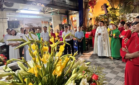 Giáo xứ Sơn Đông cử hành Lễ Chúa Ba Ngôi và Bế mạc Tháng Hoa