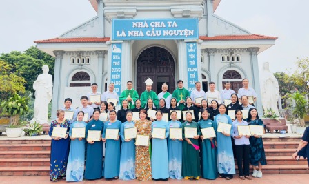 Giáo xứ Lũng Hiền: Thánh lễ Tạ ơn bế giảng Lớp Kinh Thánh trực tuyến khóa 11 và khóa 12