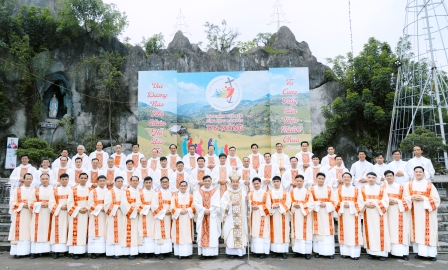 Thánh lễ truyền chức Phó tế ngày 06.5.2025 tại Nhà thờ Chính tòa Sơn Lộc